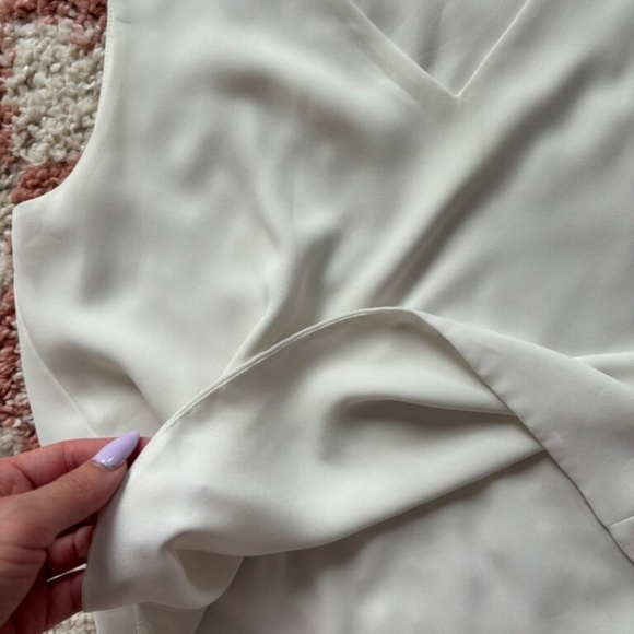 Babaton V-neck Blouse - Picture 3 of 3